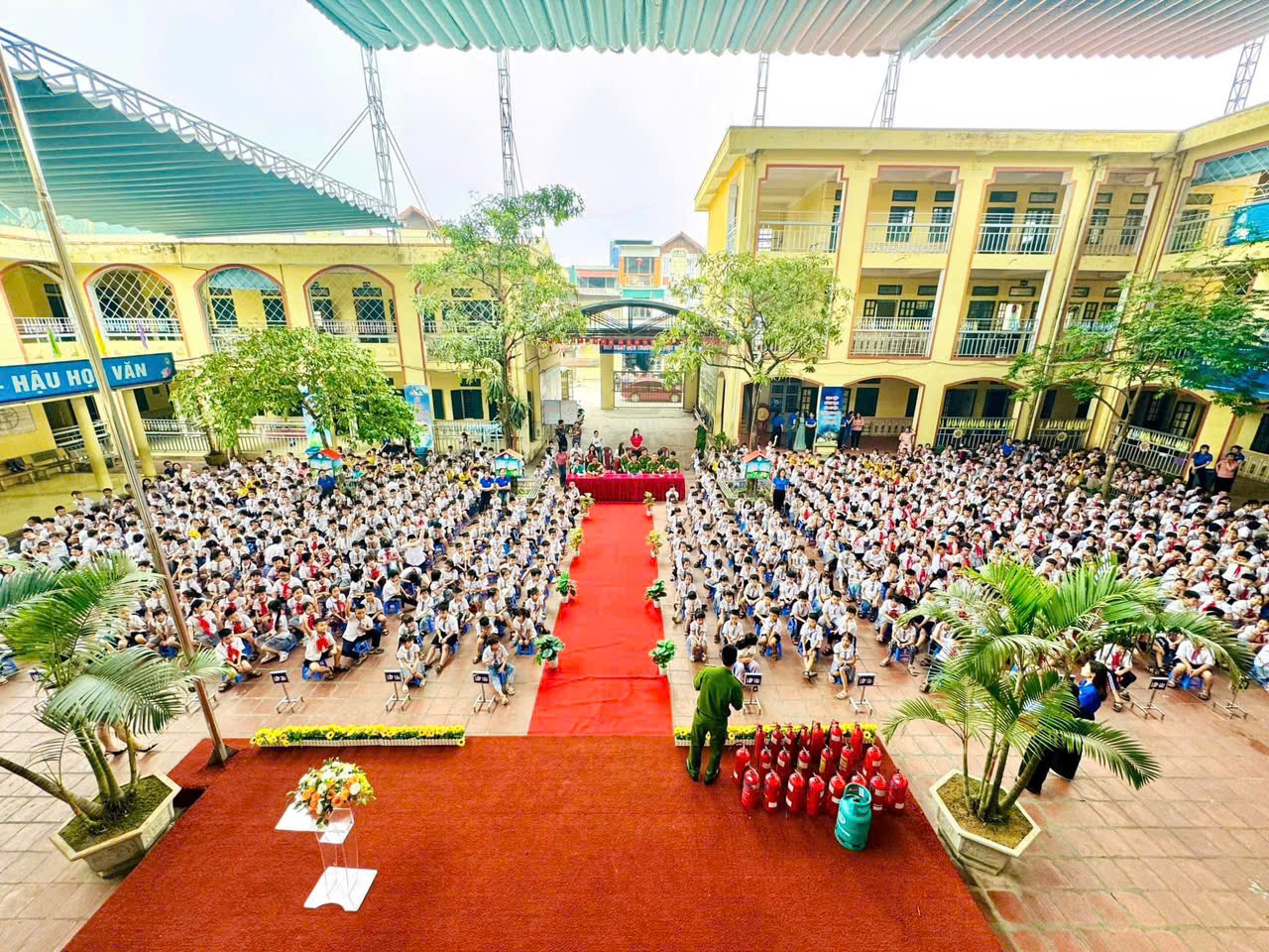 Hình ảnh gần 1.000 học sinh Trường TH Phú Lương I háo hức tiếp thu kiến thức về PCCC