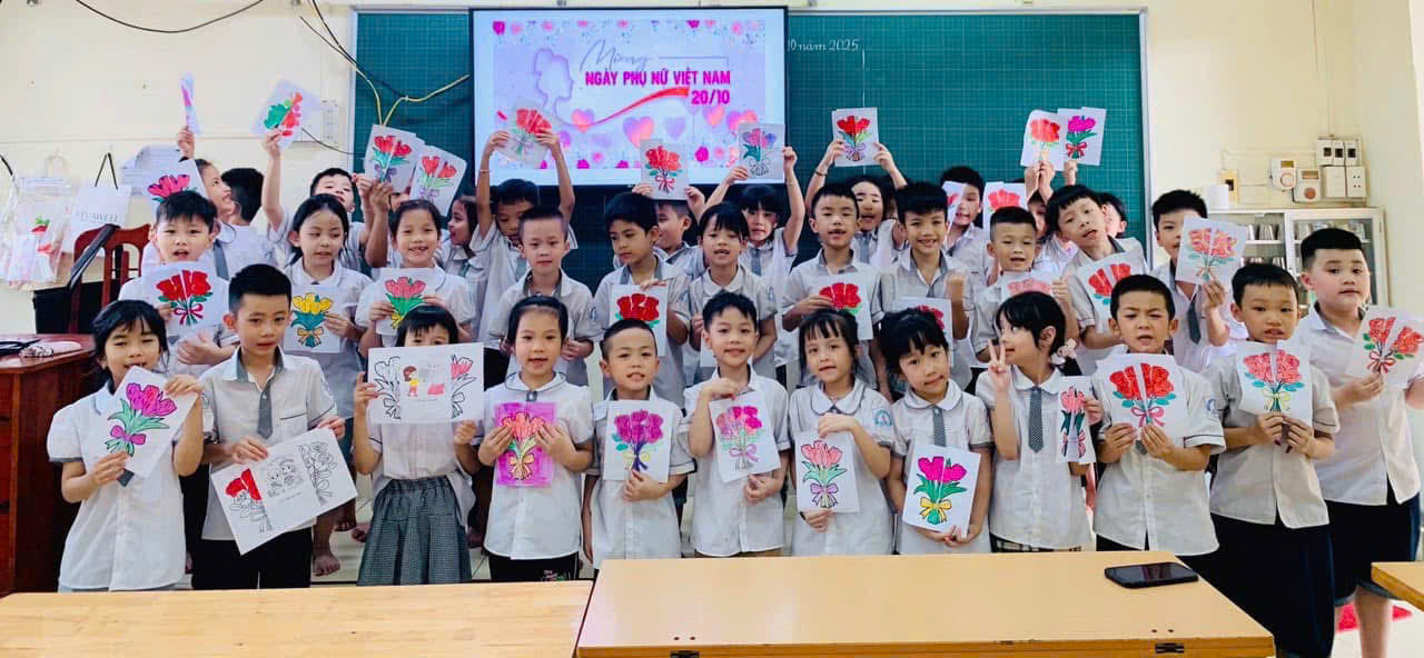 “Những nụ cười trong veo, những bông hoa tươi thắm – kỉ niệm 20/10 thật đẹp của học sinh Trường Tiểu học Phú Lương I 🌷”
