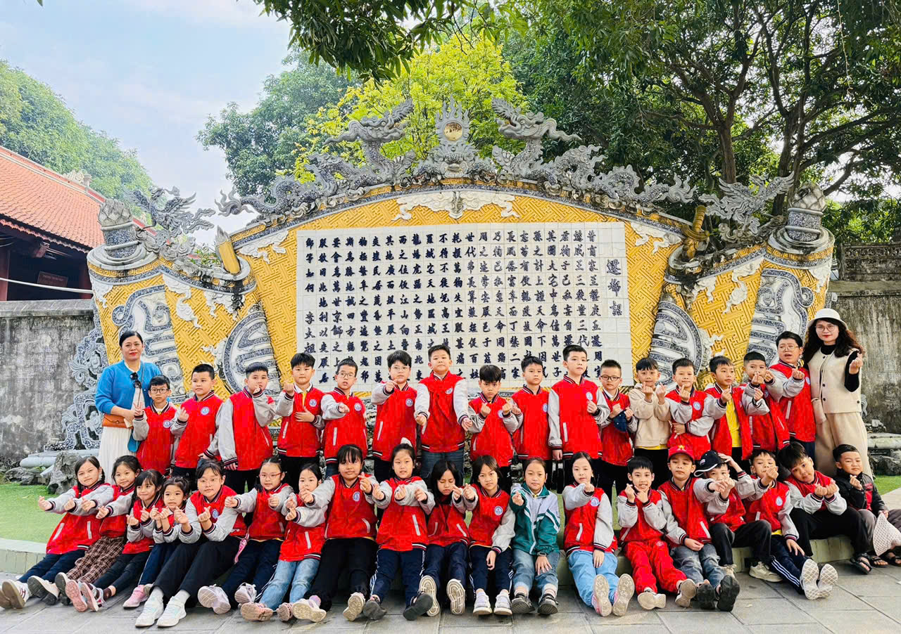 Hành trình trải nghiệm – học mà chơi, chơi mà lớn! ✨ Hôm nay, thầy và trò trường Tiểu học Phú Lương I đã có một chuyến học tập ngoại khóa thật ý nghĩa và tràn đầy năng lượng.