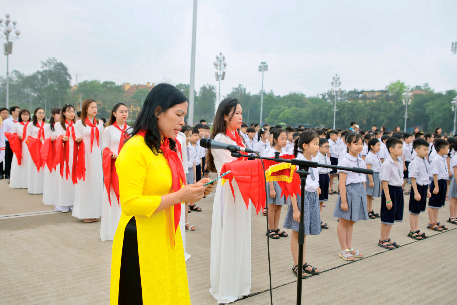 LỄ BÁO CÔNG DÂNG BÁC VÀ KẾT NẠP ĐỘI VIÊN MỚI 2023-2024